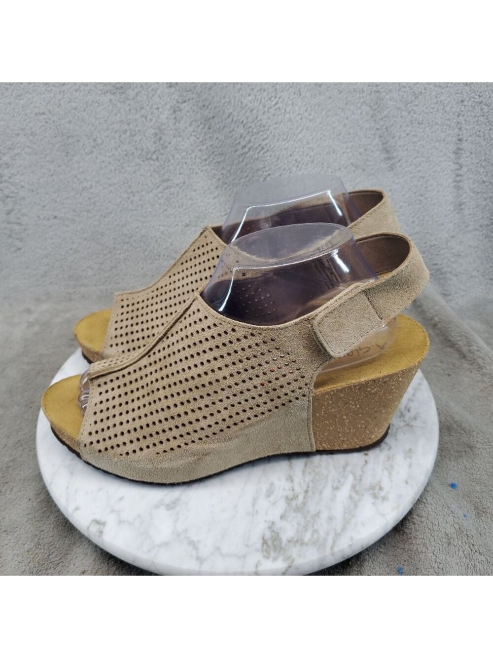 A. Giannetti Shoes Womens Size 9.5 Tan Suede Perforated Wedge Sandals *Read*